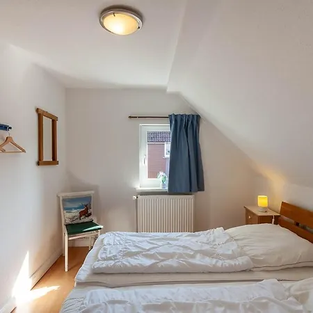 Lauwenhaus Mit Sauna Und Eingezaeunten Garten *