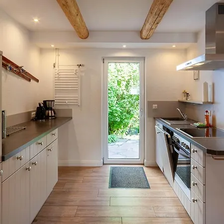 Lauwenhaus Mit Sauna Und Eingezaeunten Garten بيت للعطل