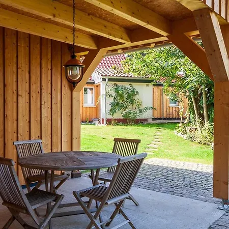 Lauwenhaus Mit Sauna Und Eingezaeunten Garten