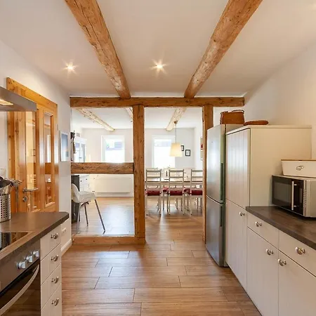 Lauwenhaus Mit Sauna Und Eingezaeunten Garten بيت للعطل
