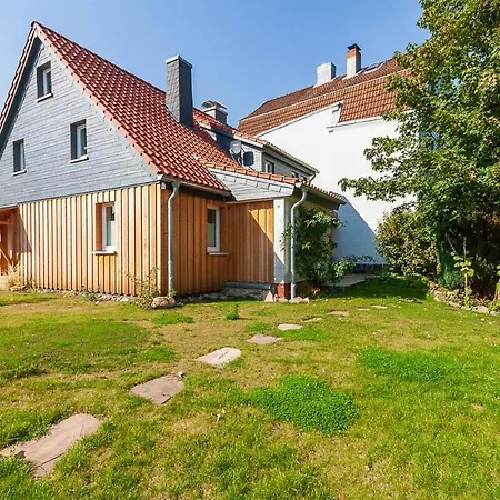 Lauwenhaus Mit Sauna Und Eingezaeunten Garten بيت للعطل