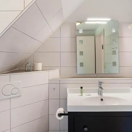 Lauwenhaus Mit Sauna Und Eingezaeunten Garten بيت للعطل *