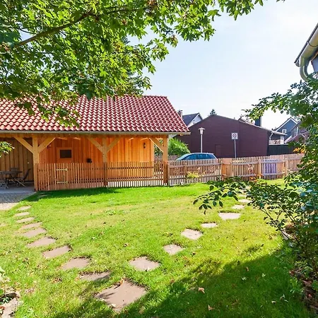 Holiday home Lauwenhaus Mit Sauna Und Eingezaeunten Garten *
