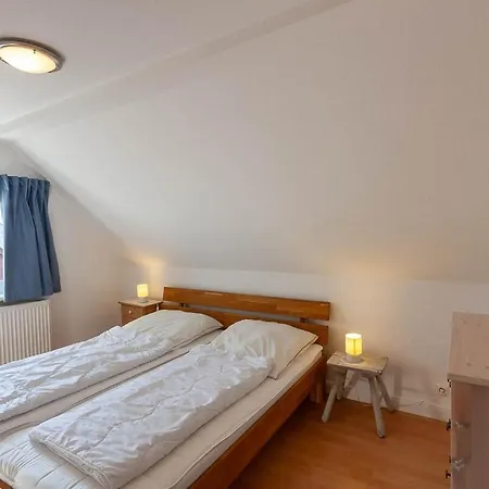 Lauwenhaus Mit Sauna Und Eingezaeunten Garten *