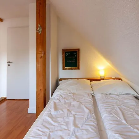 Holiday home Lauwenhaus Mit Sauna Und Eingezaeunten Garten