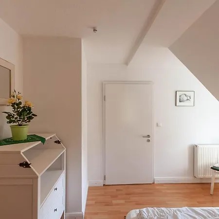 Lauwenhaus Mit Sauna Und Eingezaeunten Garten برونلاغ