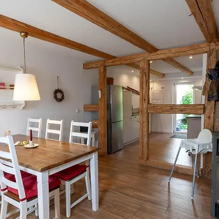 Lauwenhaus Mit Sauna Und Eingezaeunten Garten *