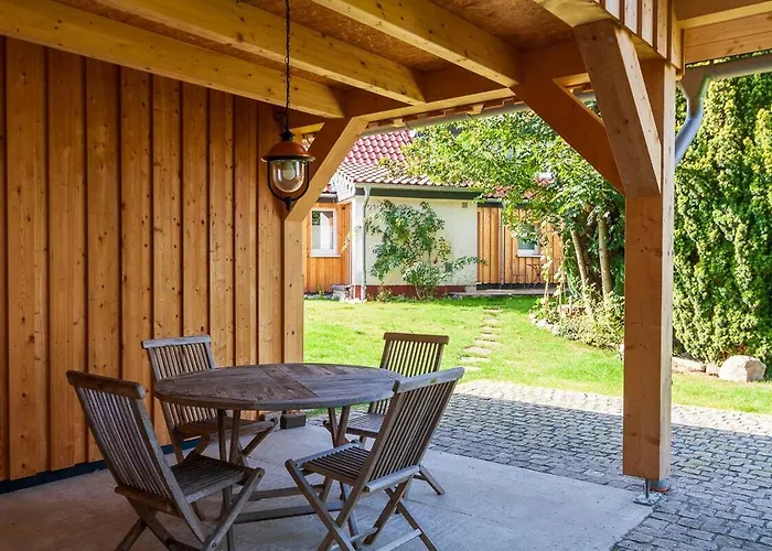 Lauwenhaus Mit Sauna Und Eingezaeunten Garten