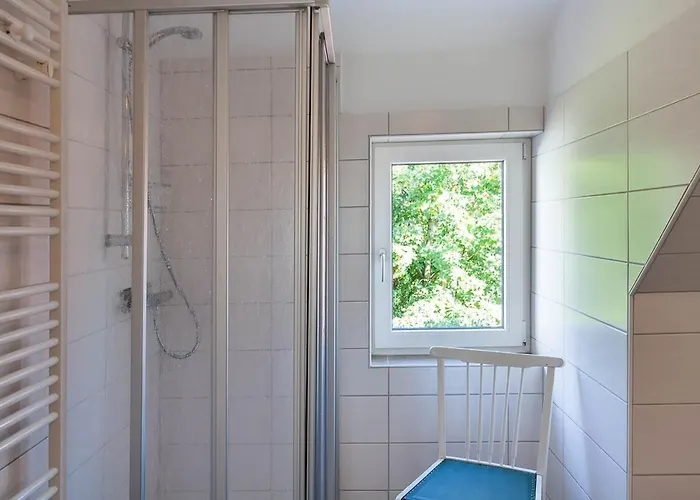 Lauwenhaus Mit Sauna Und Eingezaeunten Garten *