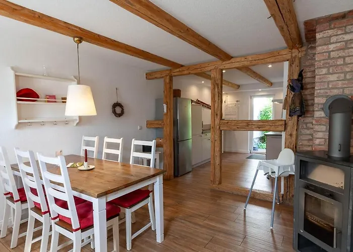 Lauwenhaus Mit Sauna Und Eingezaeunten Garten *