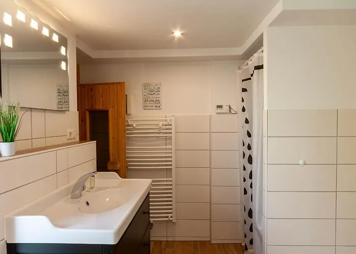 Lauwenhaus Mit Sauna Und Eingezaeunten Garten Tatil Evi